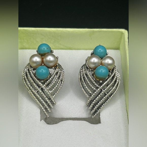 Vintage Coro Earrings Turquoise /Faux Pearl Silver Clip On - Picture 2 of 10